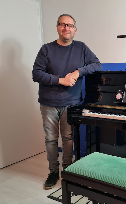 Frédéric Simonnet – Cours De Piano Méthode Colin À La Châtaigneraie Professeur De Musique à la Châtaigneraie