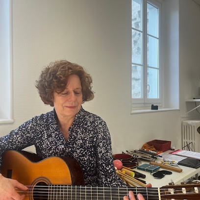 Musikinder, Professeur de Musique à Aigremont