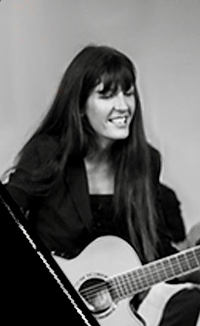 Cours De Chant - Sonothérapie - Souffle - Soin Énergétique - Alexandra Lesnoff - Laisse Faire Ta Voix, Ta Voie..., Professeur De Musique à la Guérinière