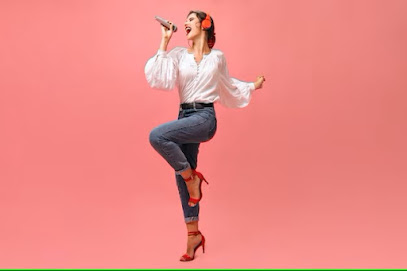 Céline Gihr Cours De Chant Et De Technique Vocale - Professeure Certifiée, Professeur De Musique à Saulx-les-Chartreux