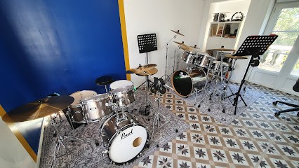 Un R-D Musiques, Professeur de Musique aux Pineaux